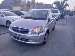 Toyota Vitz 2001 Silver