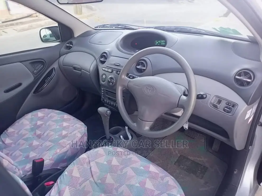 Toyota Vitz 2001 Silver