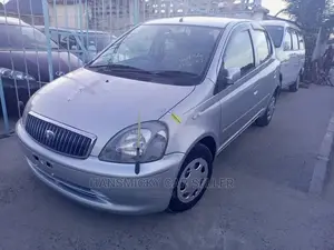 Toyota Vitz 2001 Silver