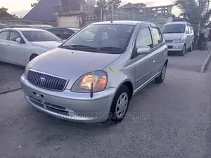 Toyota Vitz 2001 Silver