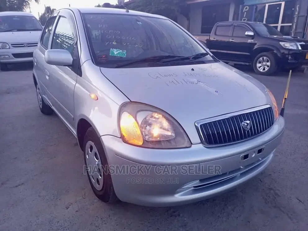 Toyota Vitz 2001 Silver