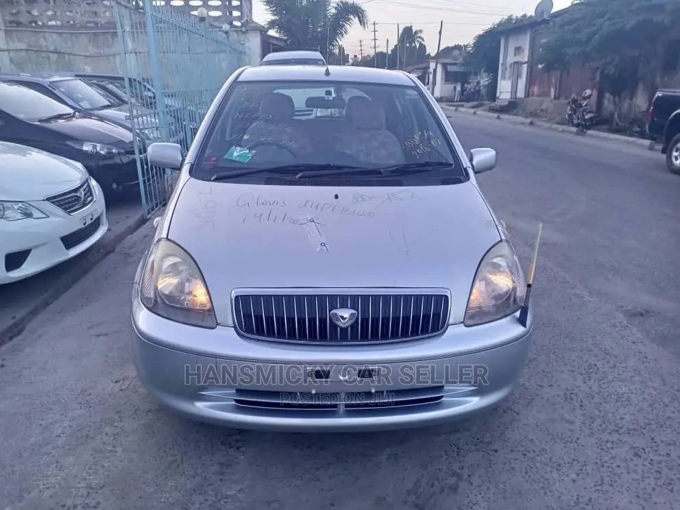 Toyota Vitz 2001 Silver