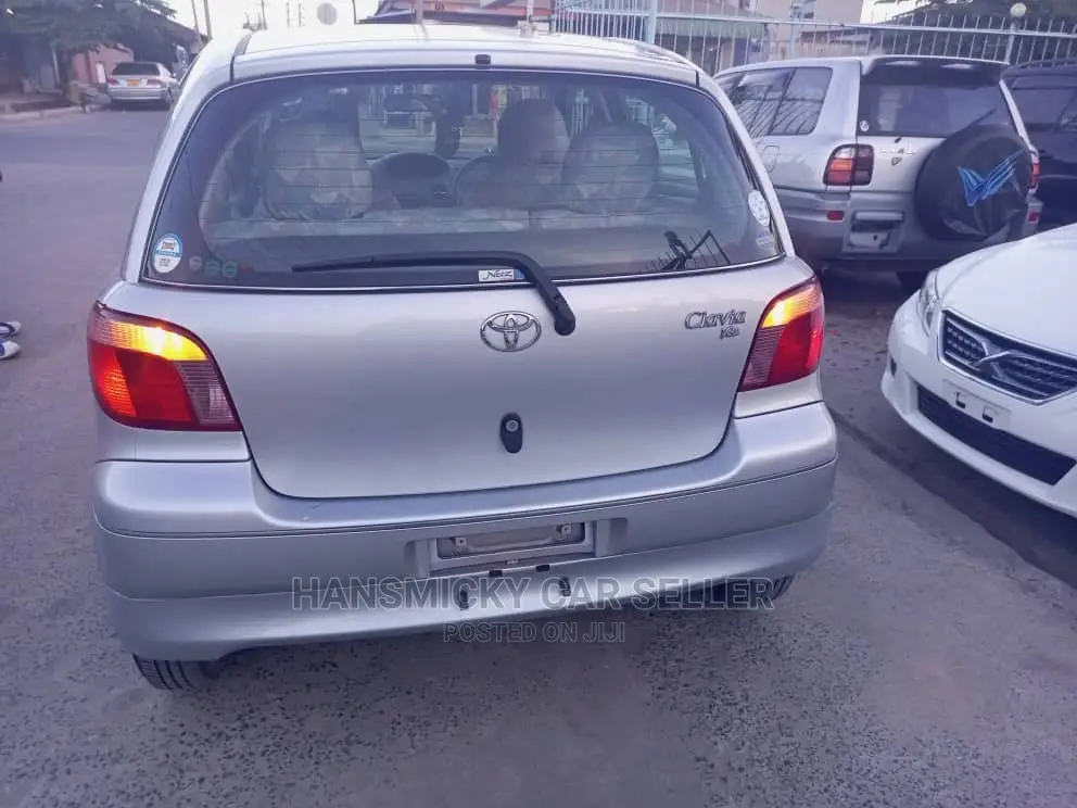Toyota Vitz 2001 Silver