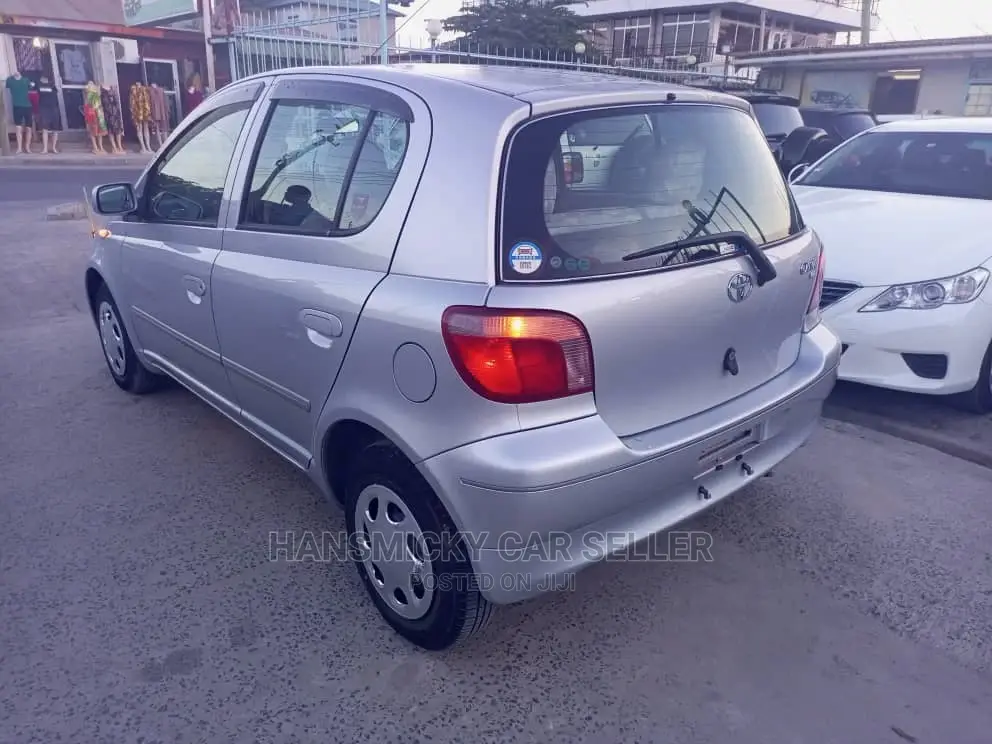 Toyota Vitz 2001 Silver