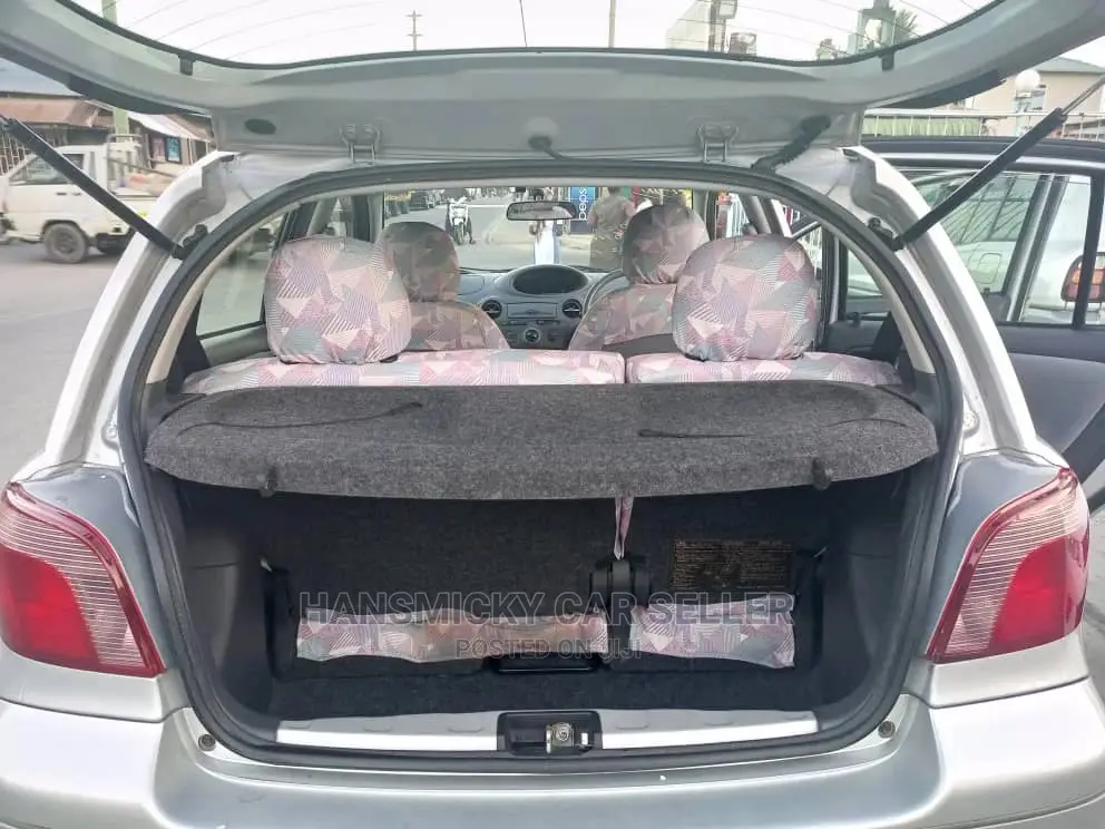 Toyota Vitz 2001 Silver