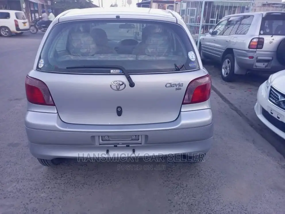 Toyota Vitz 2001 Silver