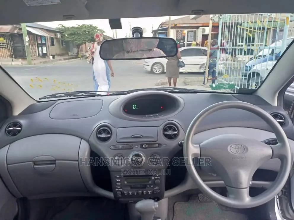 Toyota Vitz 2001 Silver