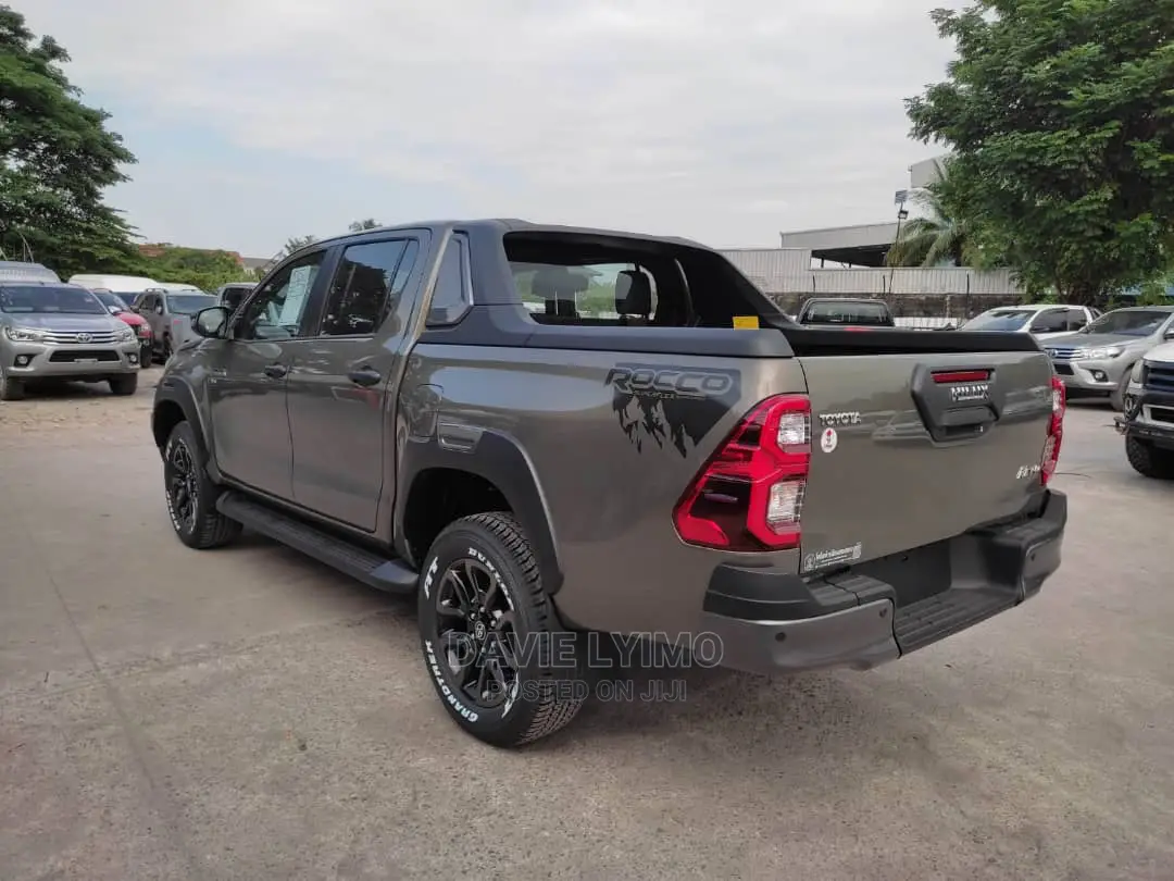 Toyota Hilux 2021 Gray