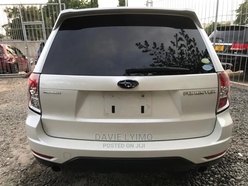Subaru Forester 2011 Pearl