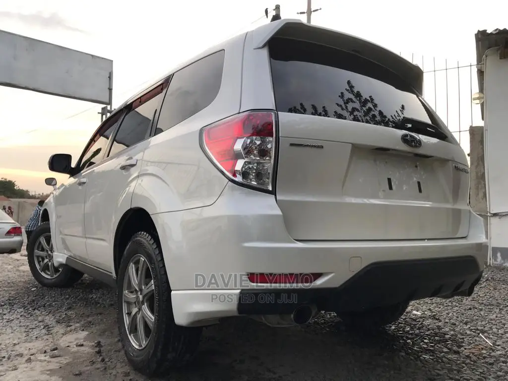 Subaru Forester 2011 Pearl
