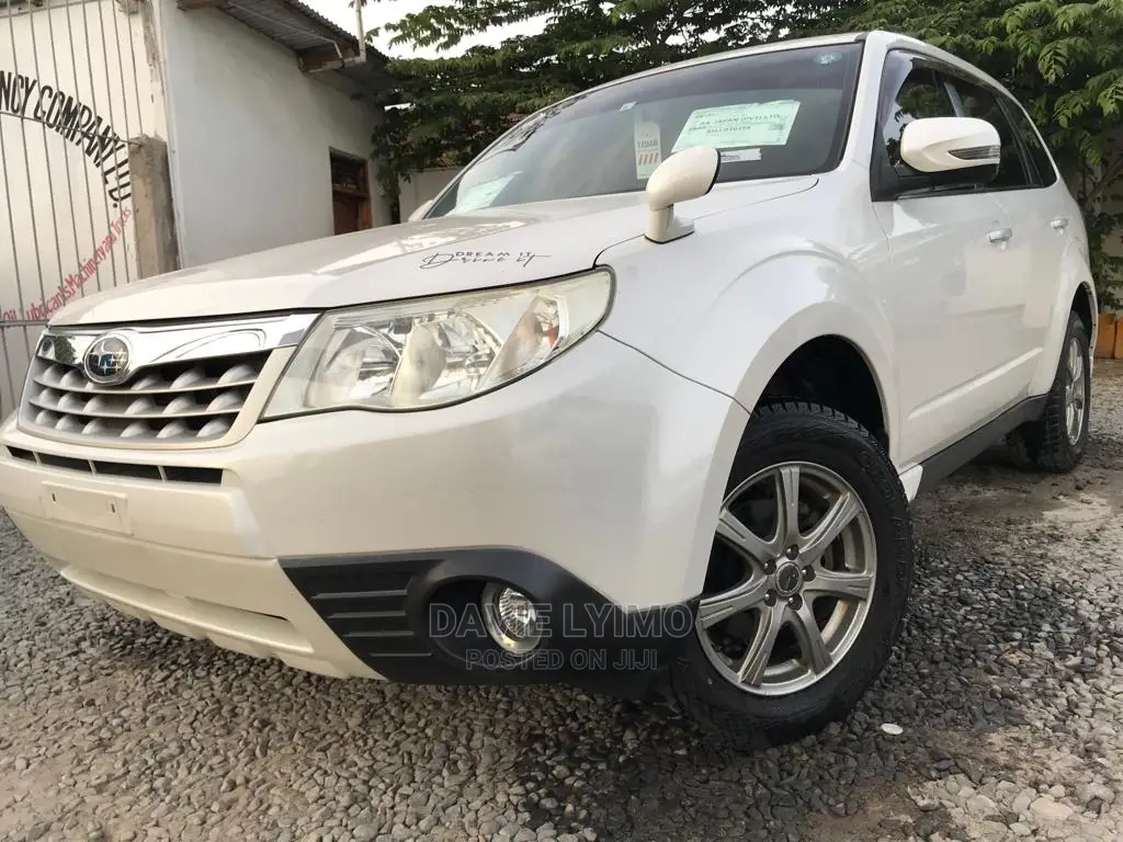 Subaru Forester 2011 Pearl