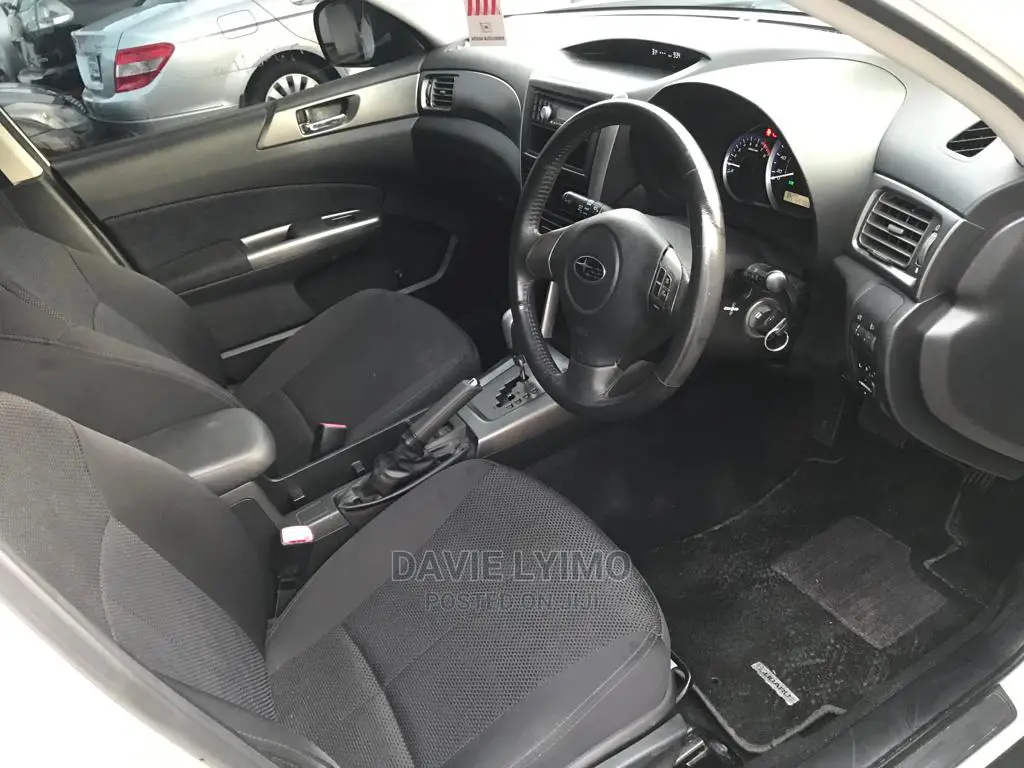 Subaru Forester 2011 Pearl