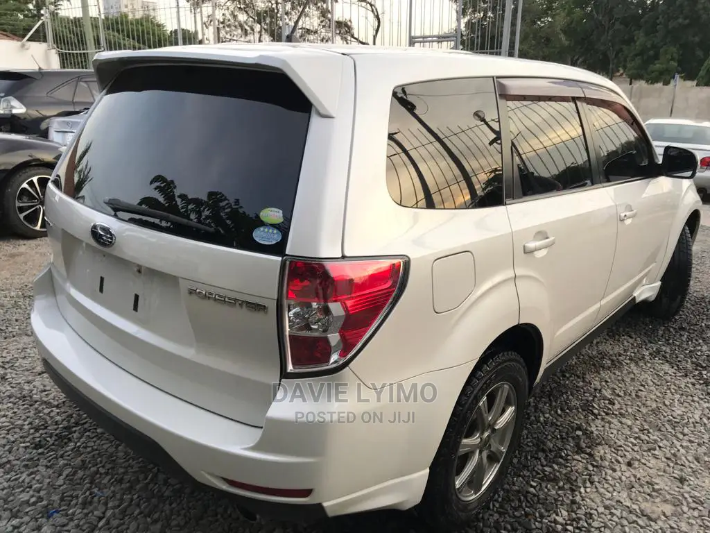 Subaru Forester 2011 Pearl