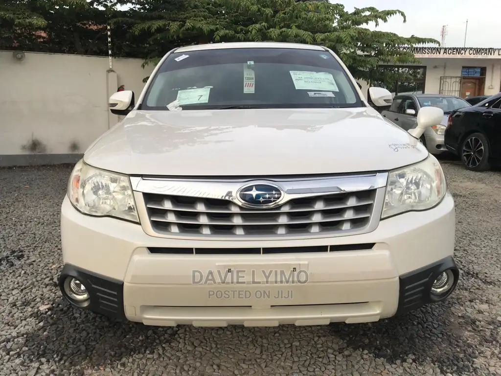 Subaru Forester 2011 Pearl