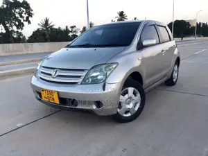 Toyota IST 2004 Silver