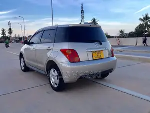 Toyota IST 2004 Silver