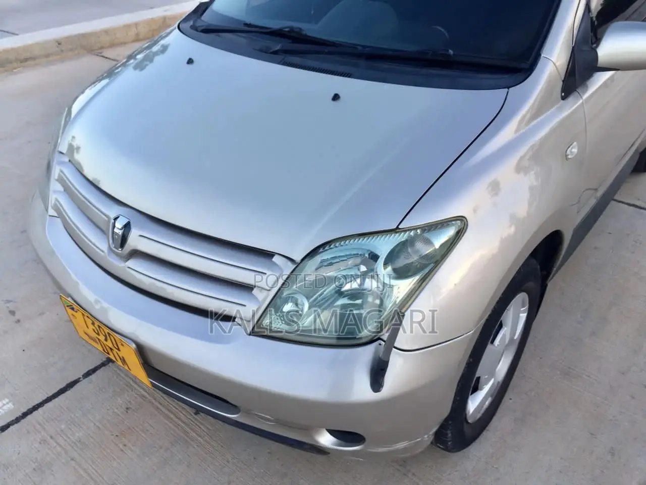 Toyota IST 2004 Silver