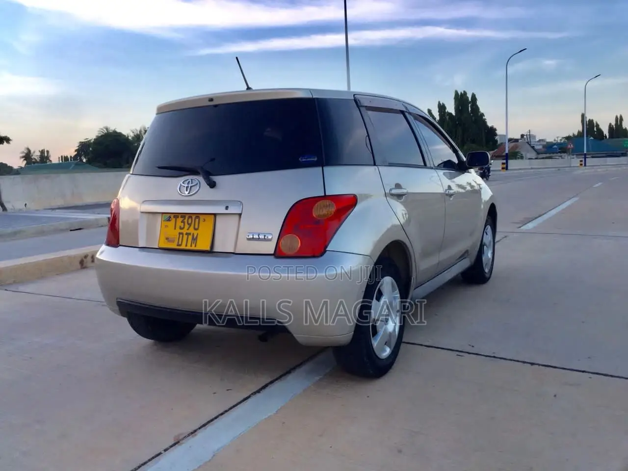 Toyota IST 2004 Silver