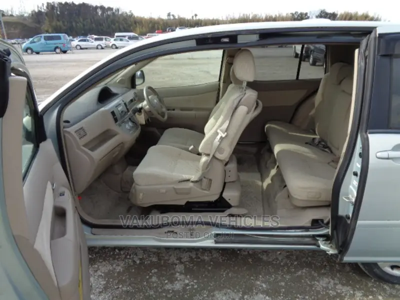 Toyota Raum 2004 Green