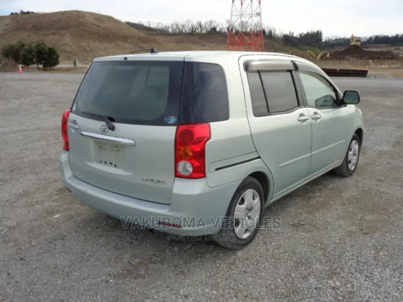 Toyota Raum 2004 Green