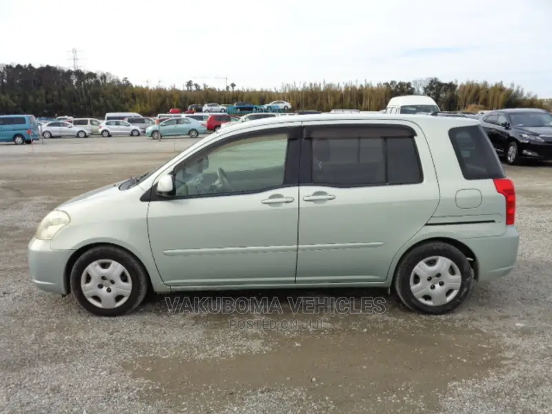 Toyota Raum 2004 Green