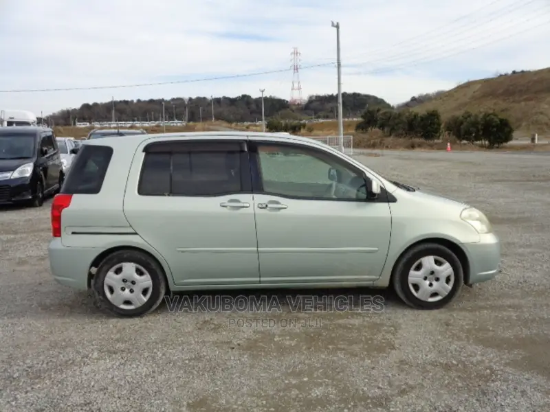 Toyota Raum 2004 Green