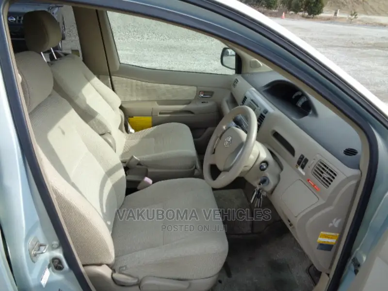 Toyota Raum 2004 Green