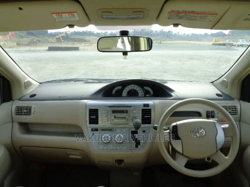 Toyota Raum 2004 Green