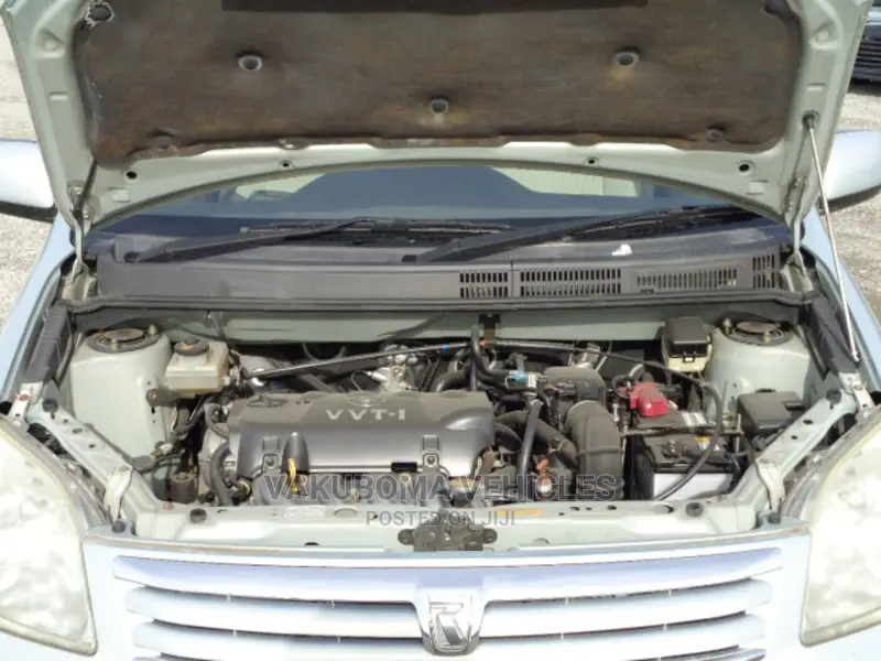 Toyota Raum 2004 Green