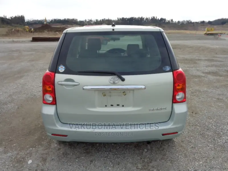 Toyota Raum 2004 Green