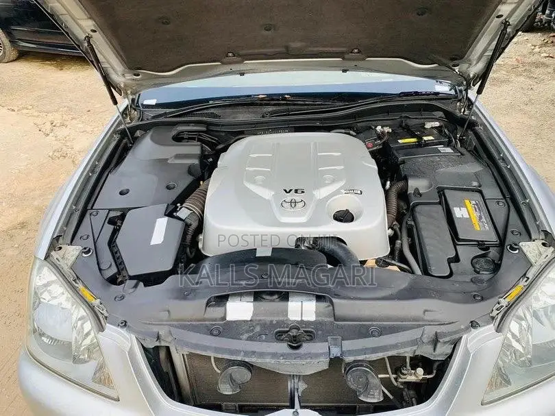Toyota Crown 2006 Silver