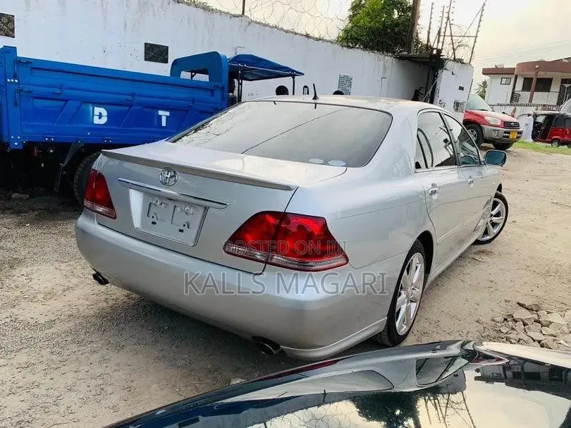 Toyota Crown 2006 Silver