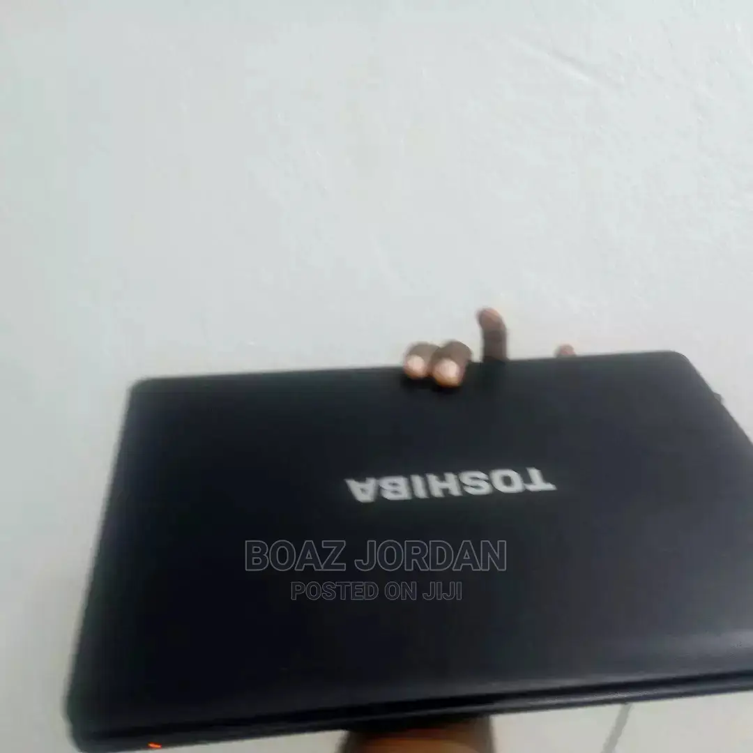 Laptop Toshiba Satellite U500 4GB Intel Xeon HDD 500GB
