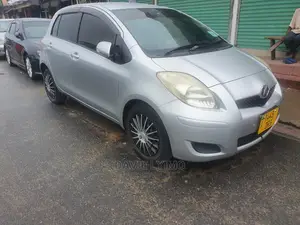 Toyota Vitz 2005 Silver