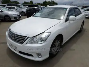 Toyota Crown Majesta 2011 Pearl