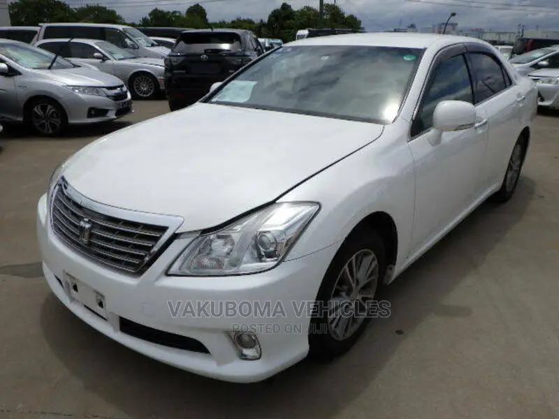 Toyota Crown Majesta 2011 Pearl