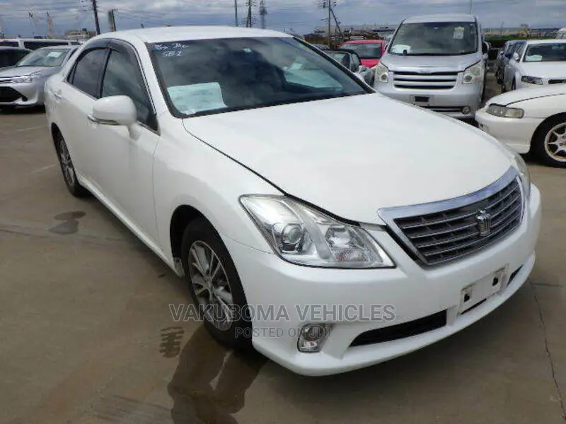 Toyota Crown Majesta 2011 Pearl