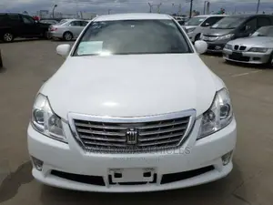 Toyota Crown Majesta 2011 Pearl