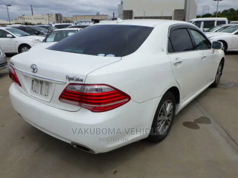 Toyota Crown Majesta 2011 Pearl