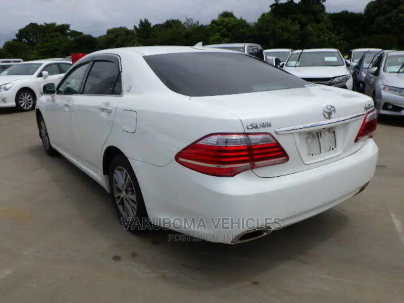 Toyota Crown Majesta 2011 Pearl