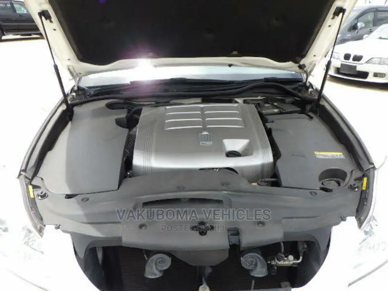 Toyota Crown Majesta 2011 Pearl