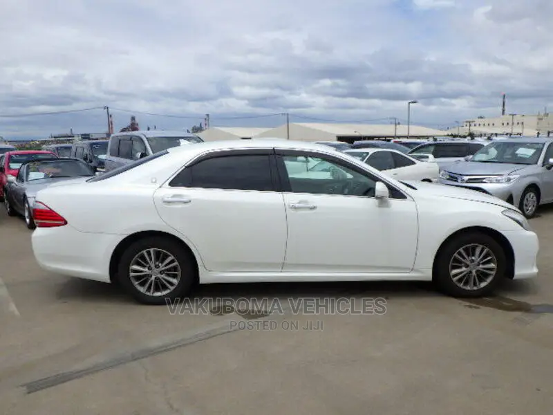 Toyota Crown Majesta 2011 Pearl