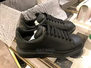MC Queen Black