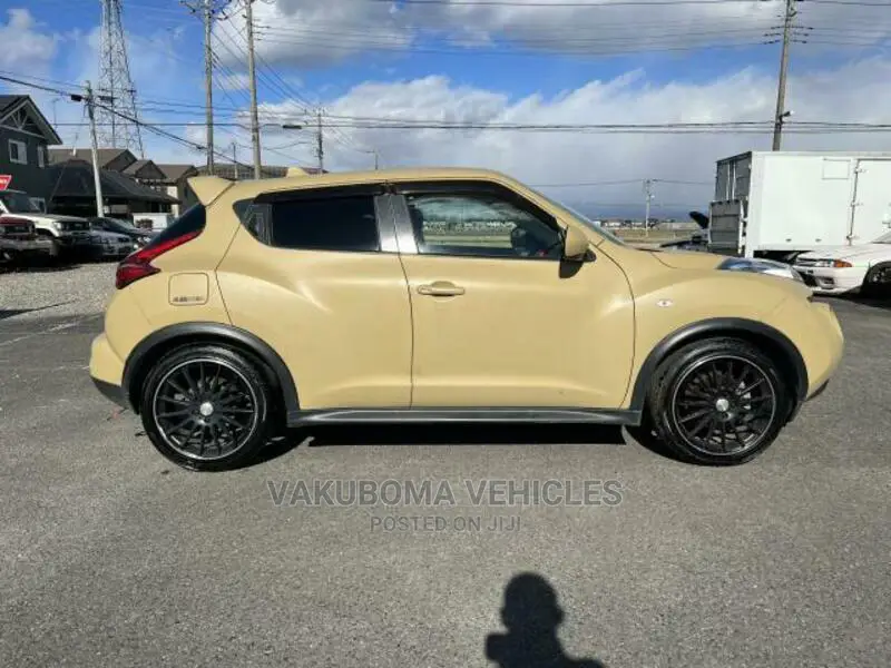 Nissan Juke 2010 Yellow