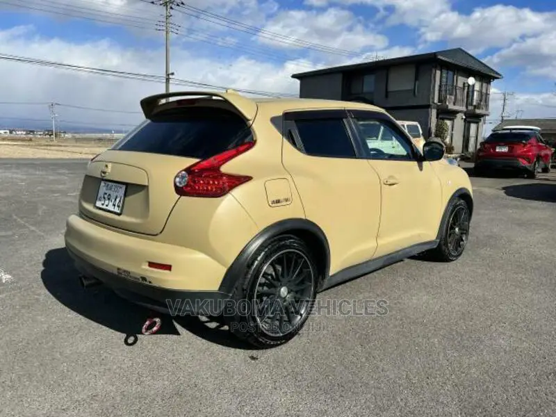 Nissan Juke 2010 Yellow