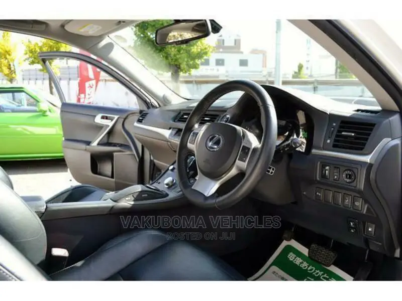 Lexus CT 2011 Pearl