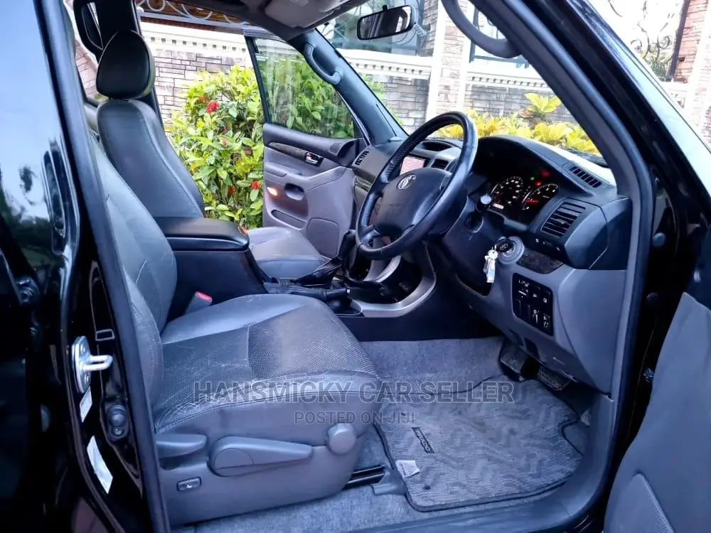 Toyota Land Cruiser 2005 Black