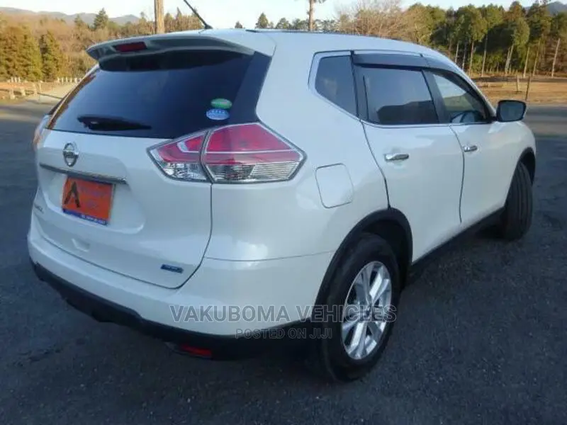 Nissan X-Trail 2014 SV Premium Pearl