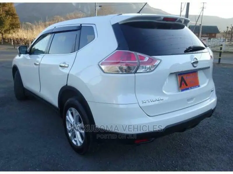 Nissan X-Trail 2014 SV Premium Pearl