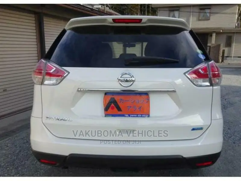 Nissan X-Trail 2014 SV Premium Pearl